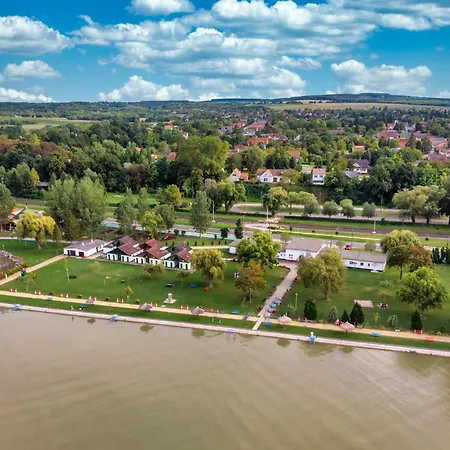 13 בית נופש *