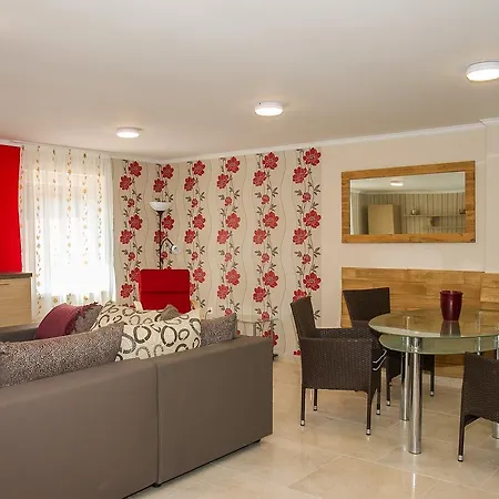 13 * Balatonkeresztur