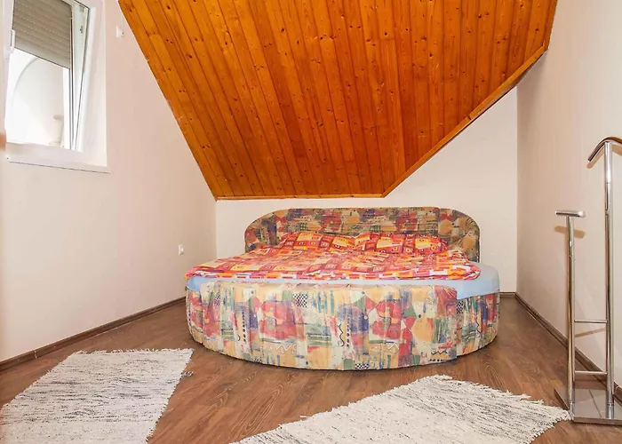 13 בית נופש *