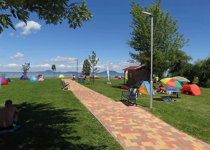 13 Hébergement de vacances *