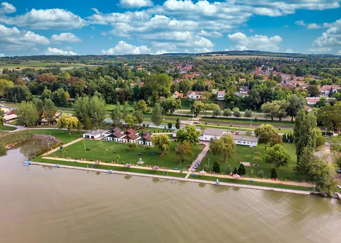 13 Hébergement de vacances *